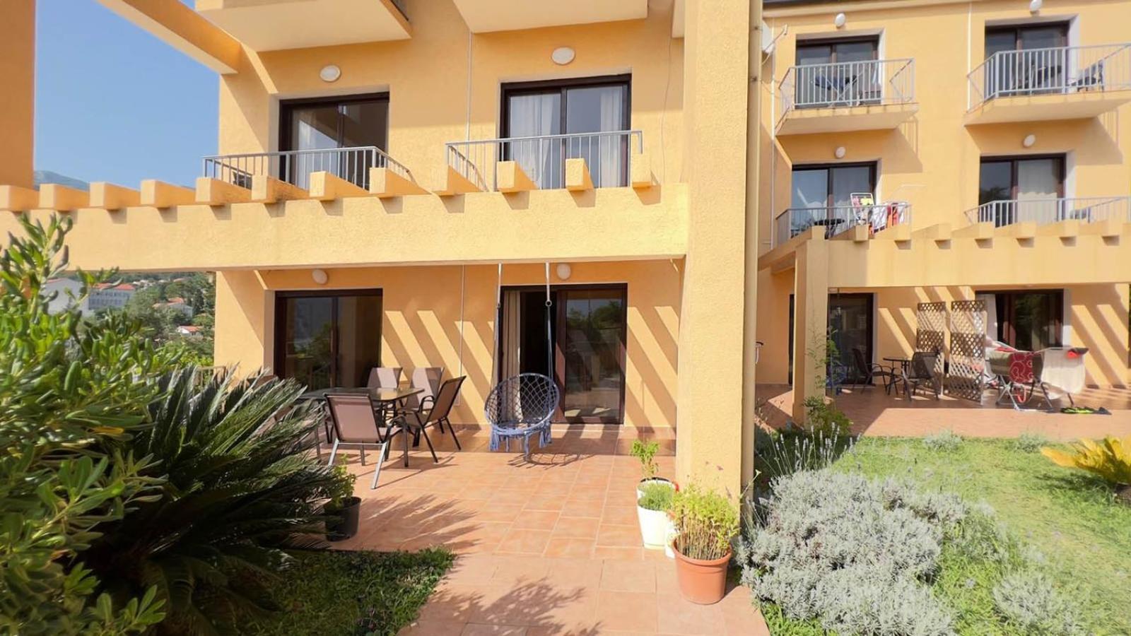 Villa Risan Apartments Eksteriør bilde