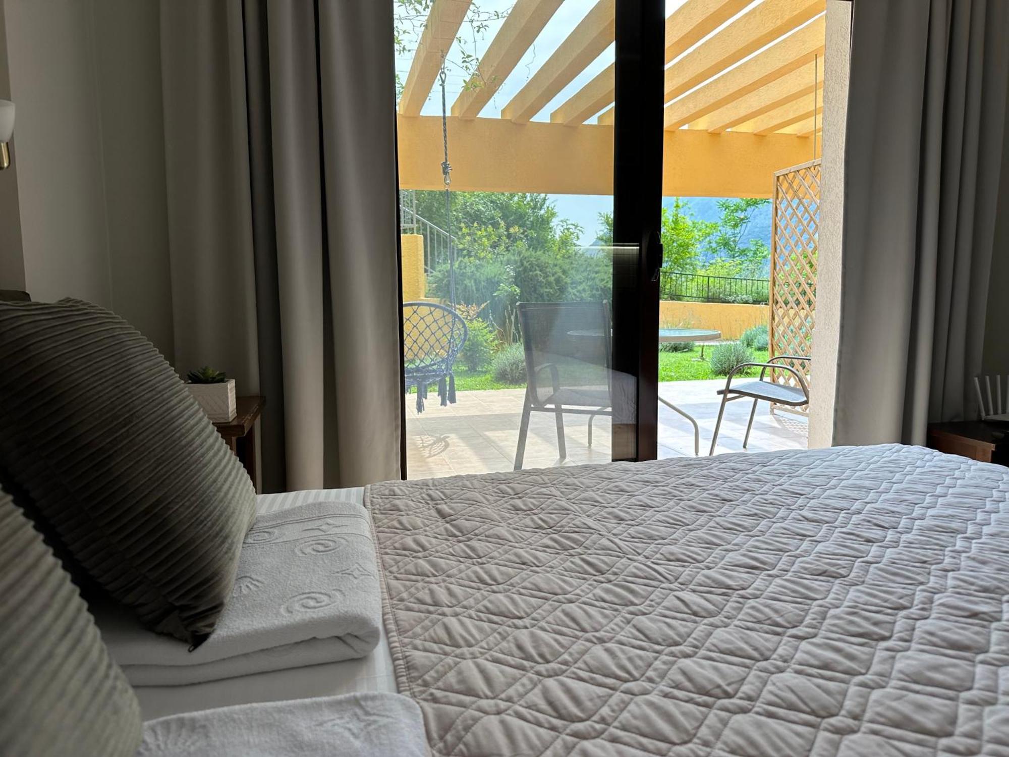 Villa Risan Apartments Eksteriør bilde