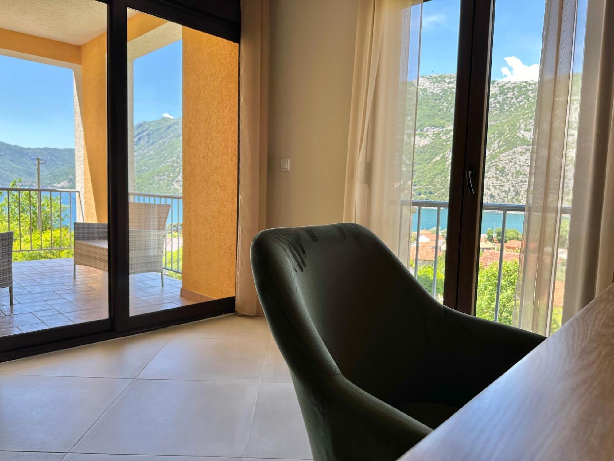Villa Risan Apartments Eksteriør bilde