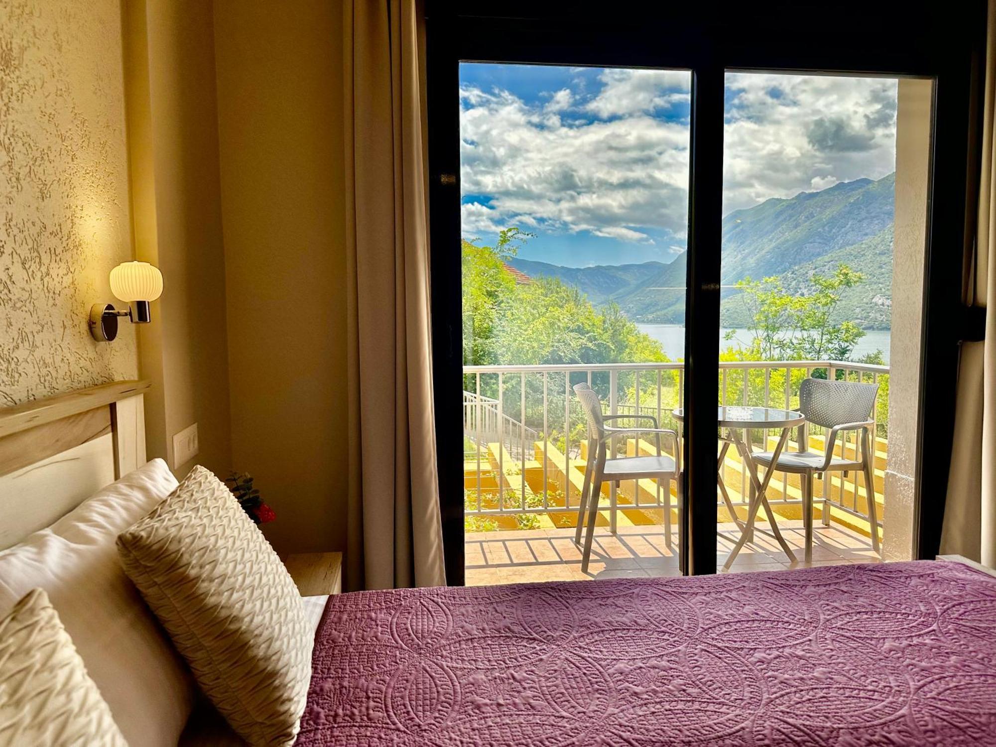Villa Risan Apartments Eksteriør bilde