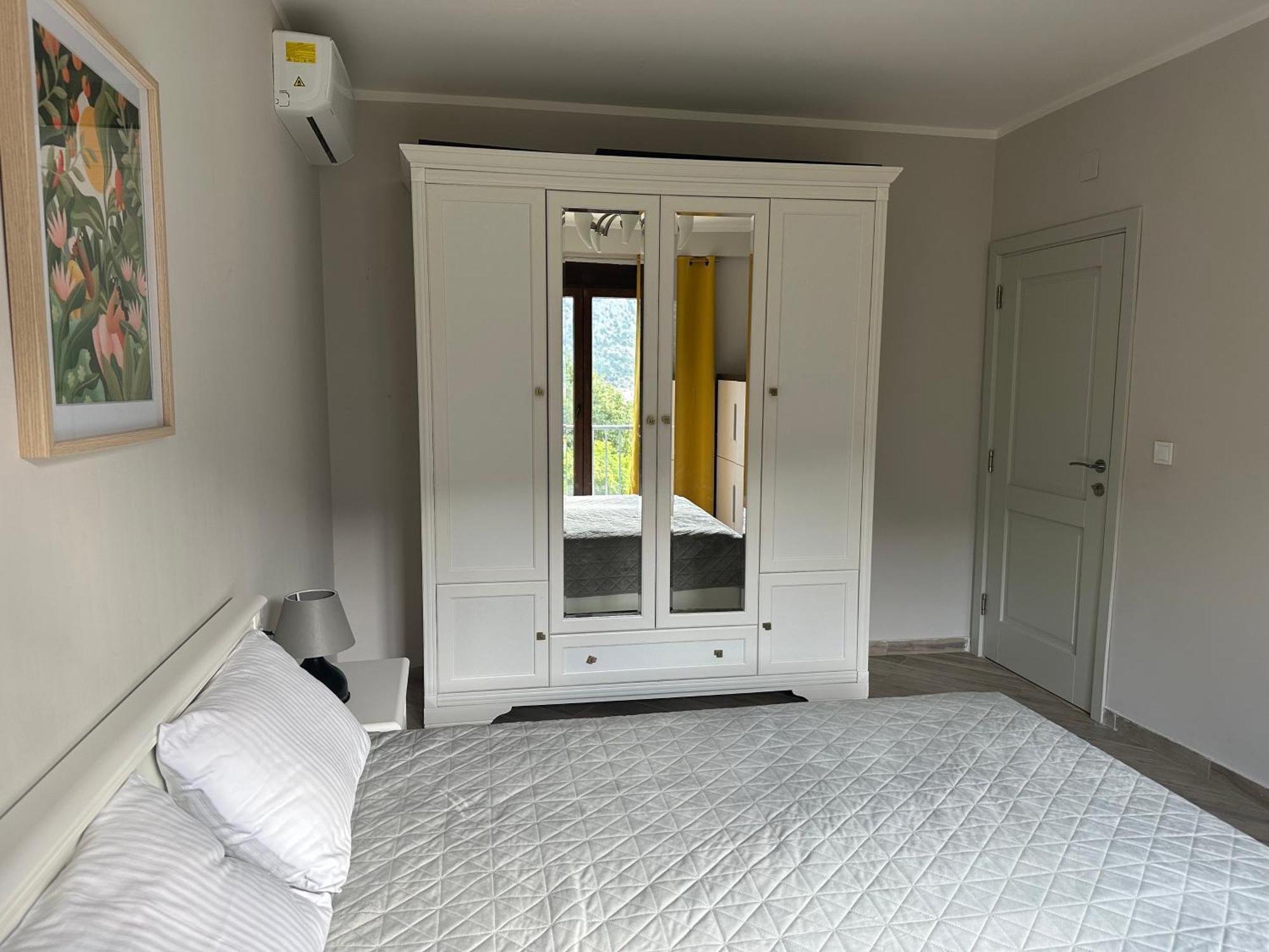 Villa Risan Apartments Eksteriør bilde